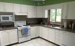 LARGE, WELL EQUIPPED KITCHEN