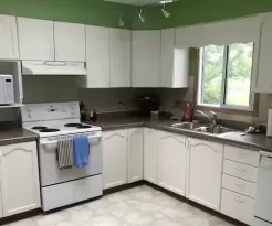 LARGE, WELL EQUIPPED KITCHEN